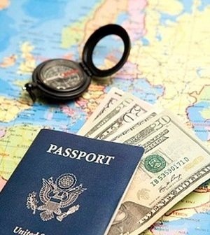 Passaporte, cédulas, bússola e mapa