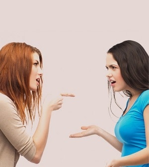Mulheres discutindo